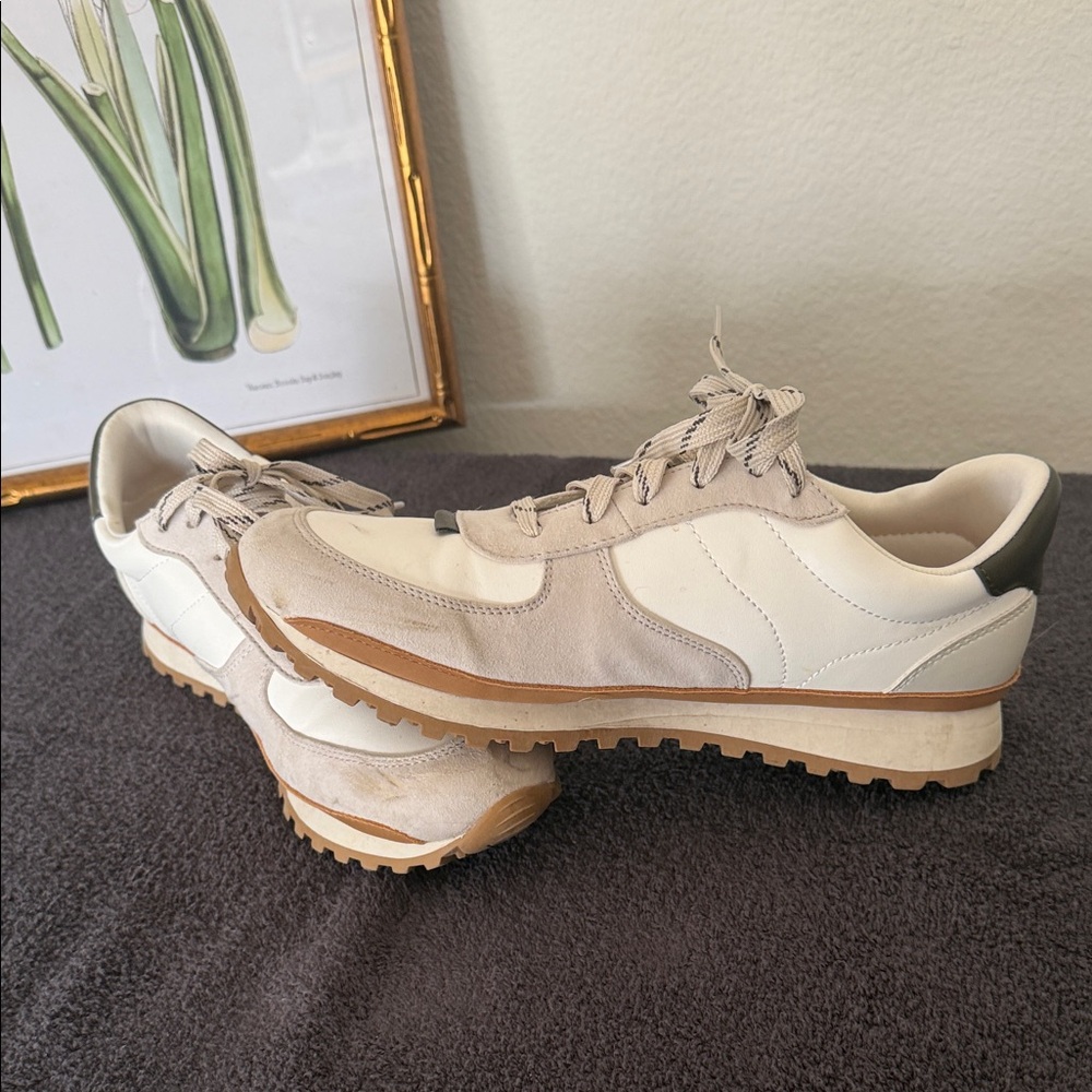 Universal Thread Women's Sneakers in Cream and Tan